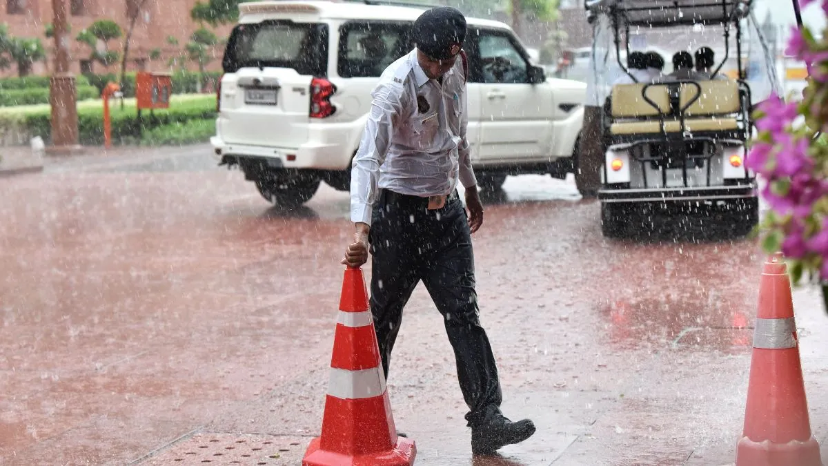 delhi-weather-today-city-to-witness-rain-thundershowers-and-temperature-drop-imd-issues-yellow-alert